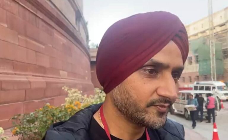 Pakistan Fan Says Babar Azam Ignored Irfan Pathan For Interview, Harbhajan Singh Gives Angry Response Pakistan Fan Says Babar Azam Ignored Irfan Pathan For Interview, Harbhajan Singh Gives Angry Response