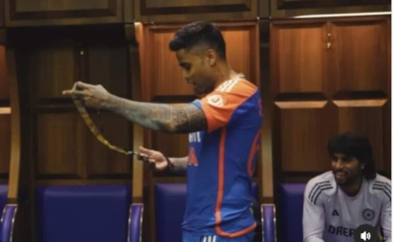 Team India Fielding Awards Are Back After Defeating England, Suryakumar Yadav Ends Suspense In Dramatic Way To Give Medal To… Team India Fielding Awards Are Back After Defeating England, Suryakumar Yadav Ends Suspense In Dramatic Way To Give Medal To…