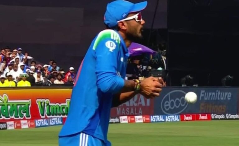 Axar Patel Smiles After Dropping ‘Easiest Catch Of All Time’, Sunil Gavaskar Reacts. Watch Axar Patel Smiles After Dropping ‘Easiest Catch Of All Time’, Sunil Gavaskar Reacts. Watch